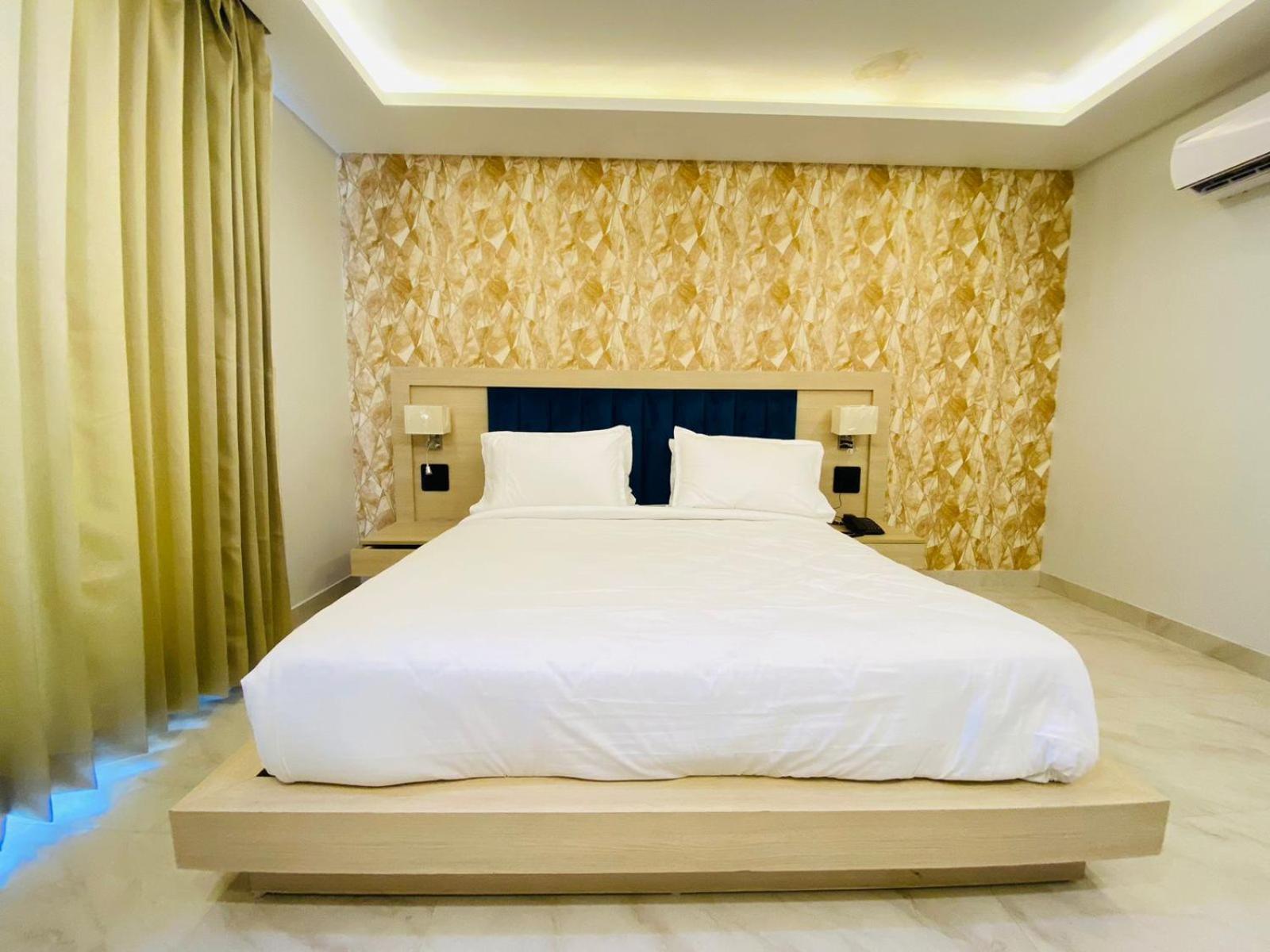 Hotel Holiday Grand 大诺伊达 外观 照片